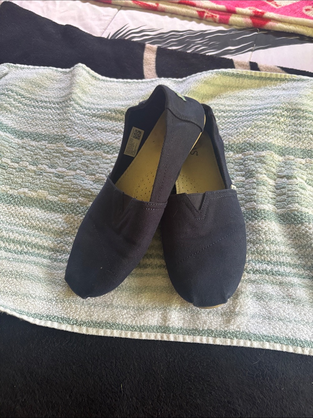 Toms  Women Slip-On Canvas Shoes in Navy